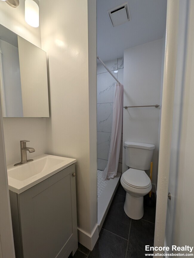 Building Photo - 24 Phillips St