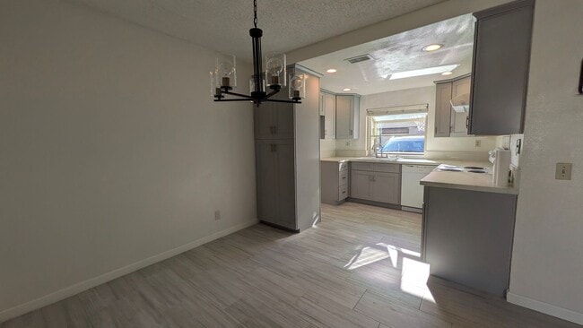 Building Photo - Cute two bedroom condo