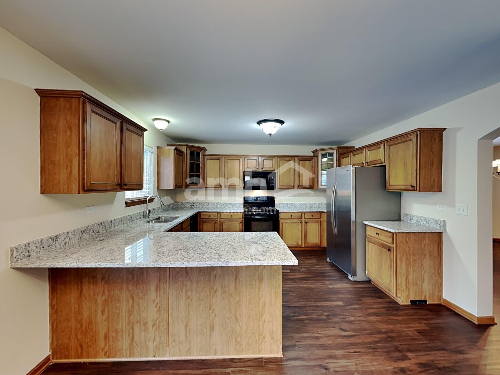 Building Photo - 902 Thorn Creek Dr