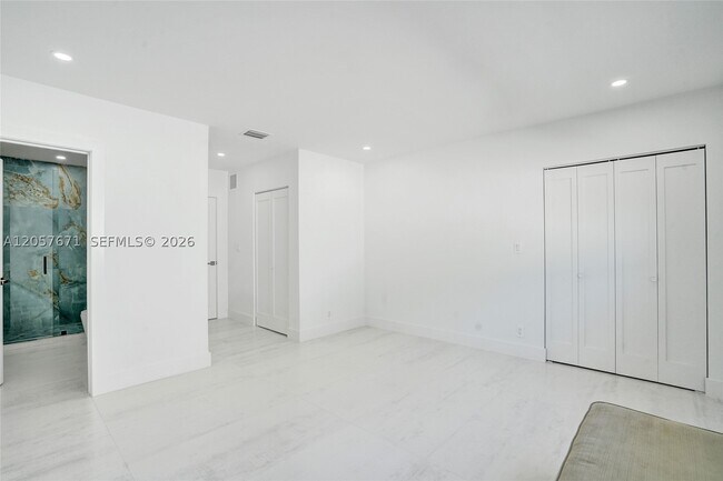 Building Photo - 3010 NE 46th St