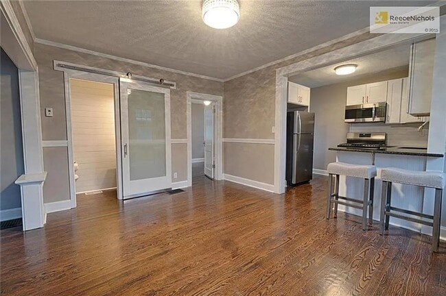 Building Photo - Waldo charmer is ready for move in!