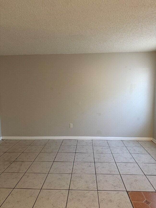 Building Photo - One Bedroom One Bath in Auburndale