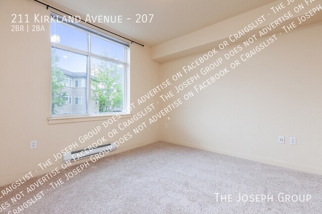Building Photo - 211 Kirkland Ave