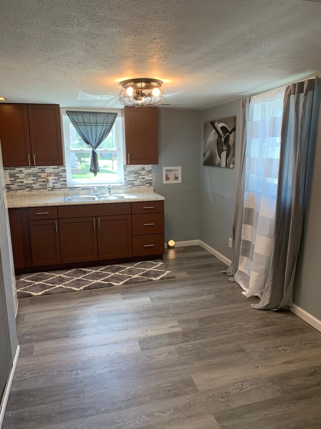 Building Photo - 205 Owen St