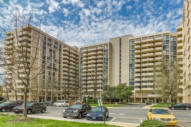 Building Photo - 4141 Henderson Rd