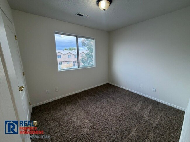 Building Photo - 1115 N 1570 W