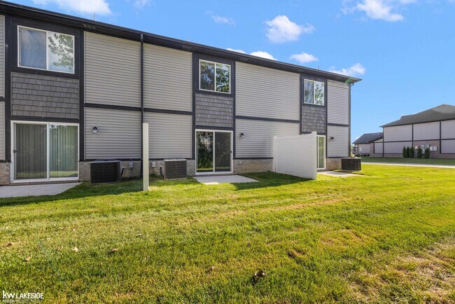 Building Photo - 28255 Loews Dr