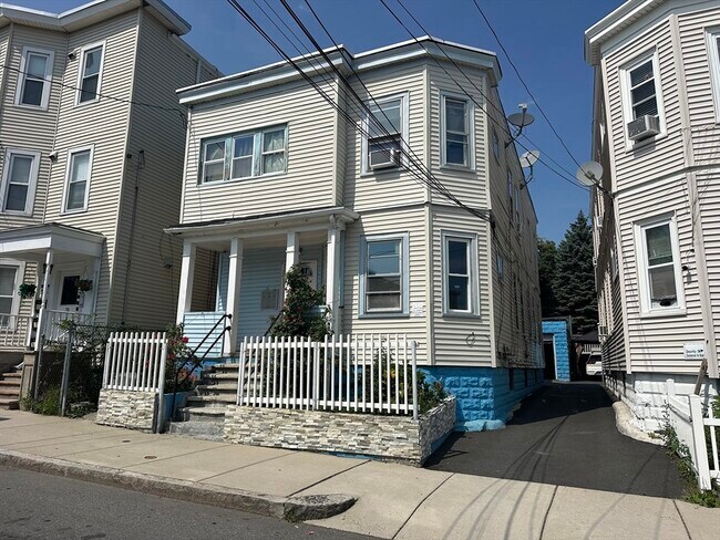 Building Photo - 80 Maverick St