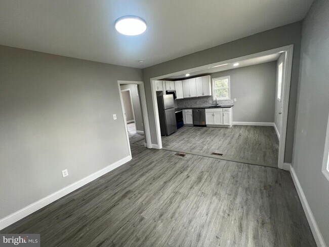 Building Photo - 7967 Foster Ave
