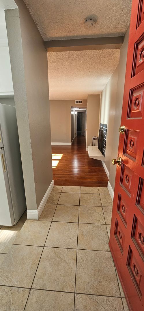 Building Photo - 2010 18th St