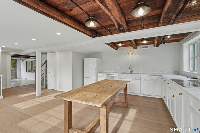 Building Photo - 42 Picketts Ridge Rd