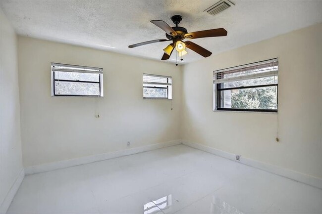 Building Photo - 8201 SW 57th St
