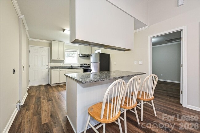 Building Photo - 302 E Hudson St