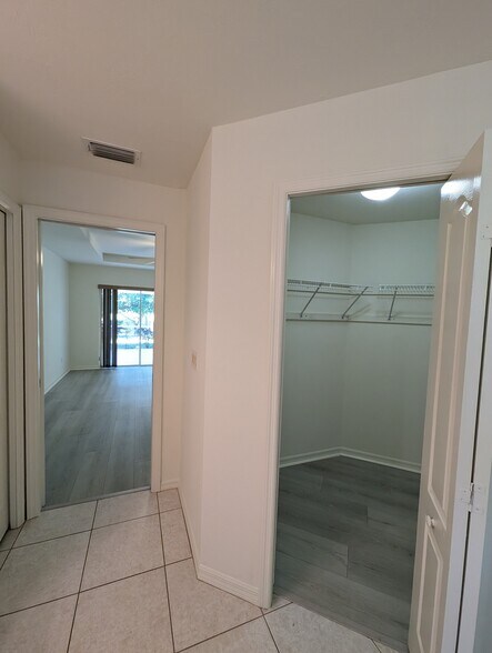 Building Photo - 2229 Heritage Greens Dr