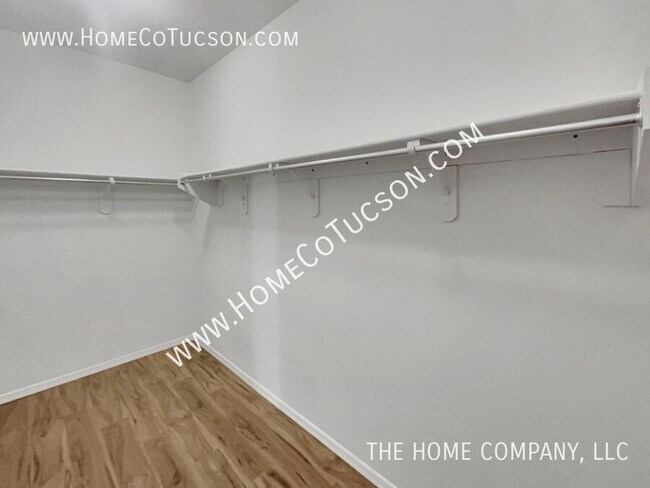 Building Photo - 34584 S Bronco Dr