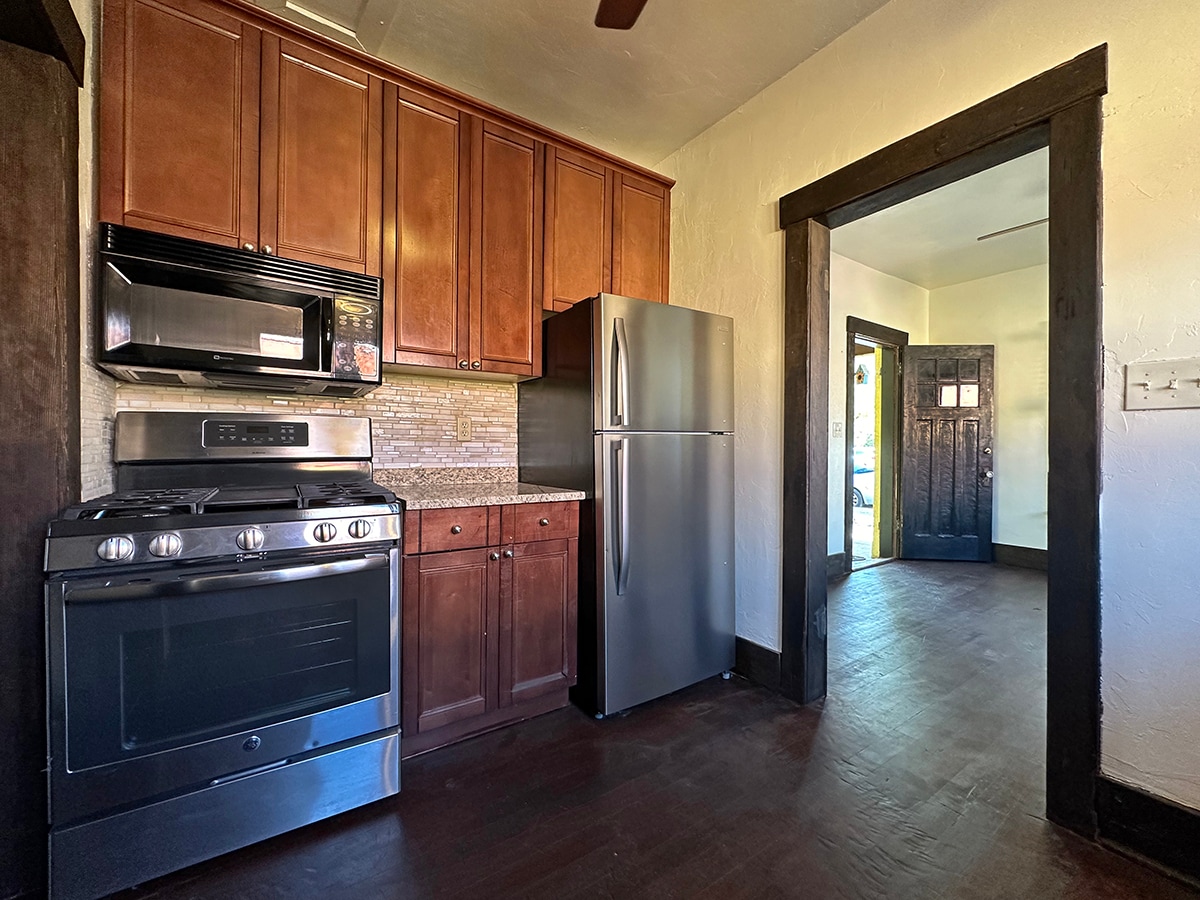Cherry Cabinets and Granite Countertops - 515 S 5th Ave