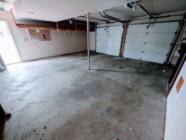 Building Photo - 11843 S Cedar Ridge Rd