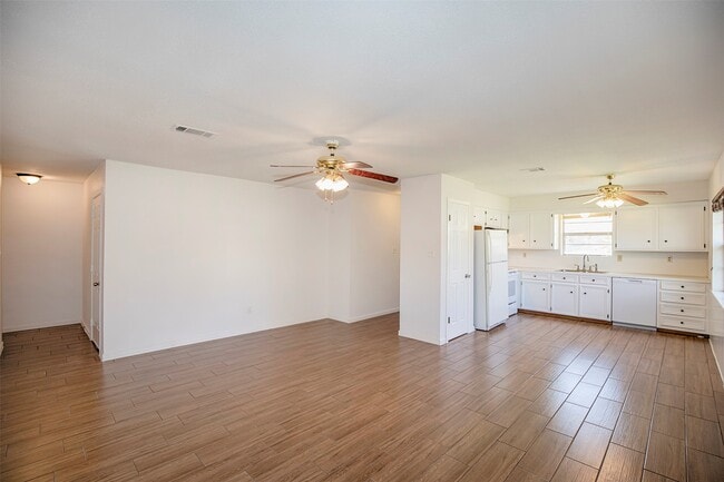 Building Photo - 4809 39th St E