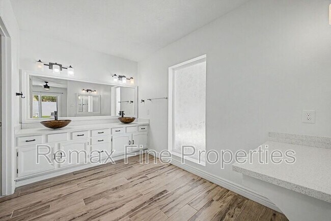 Building Photo - 5228 E Karen Dr