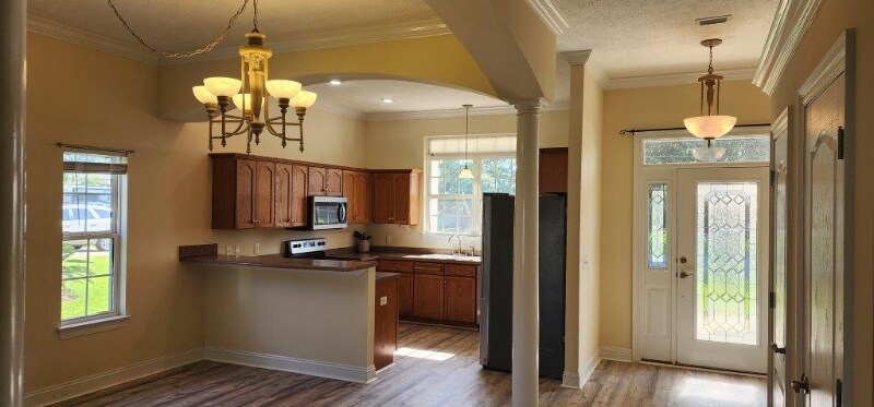 Building Photo - 205 Wisteria St