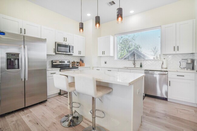 Building Photo - 1611 Shelby St