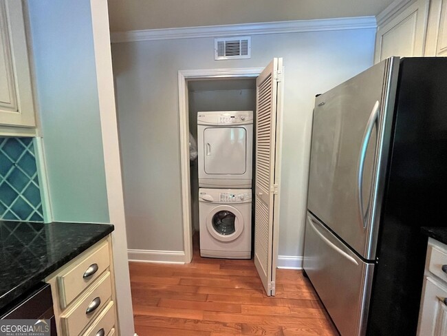 Building Photo - 82 Montre Square NW