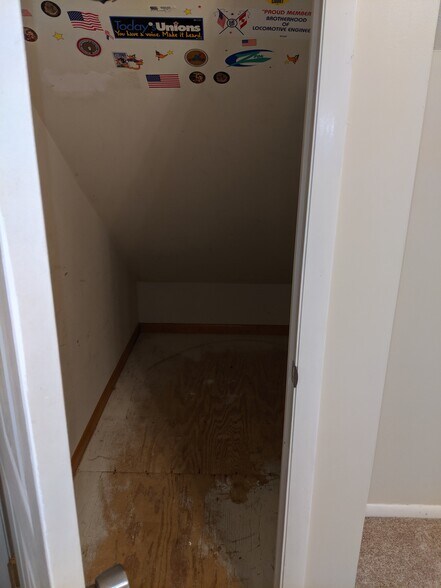 Extra storage area in MBR - 2568A Grouse Ridge