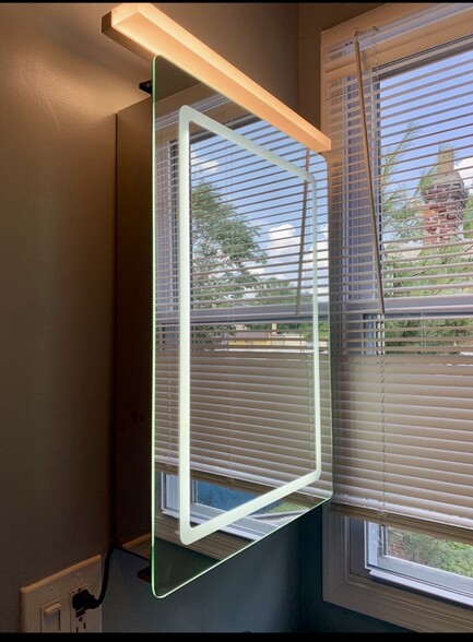 Building Photo - 143 Delphine St