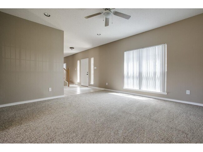 Building Photo - 137 W Clubview Ct