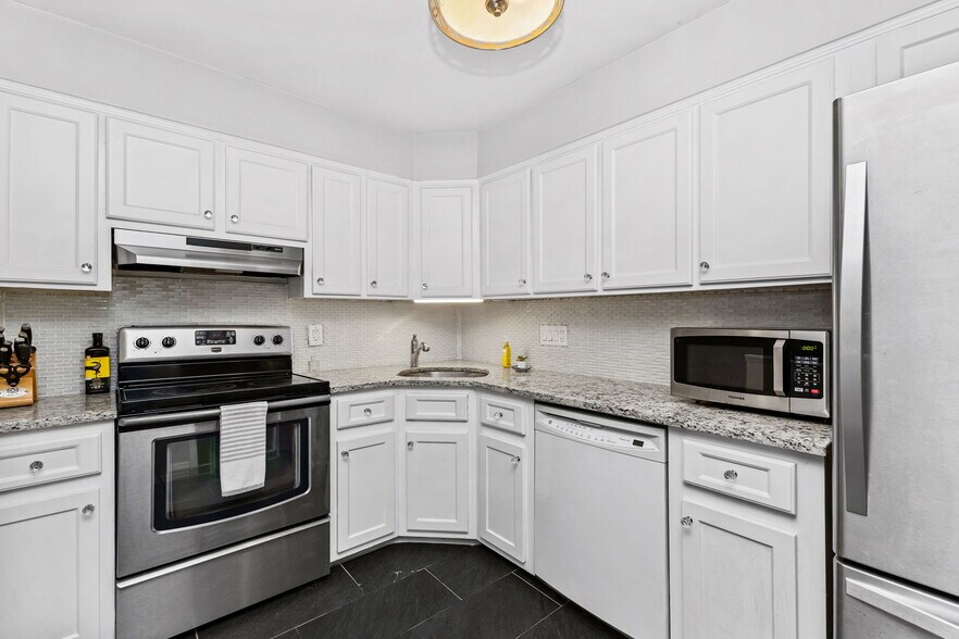 Building Photo - 22 Radio Pl