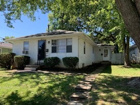 Building Photo - 2537 Parkwood Ave