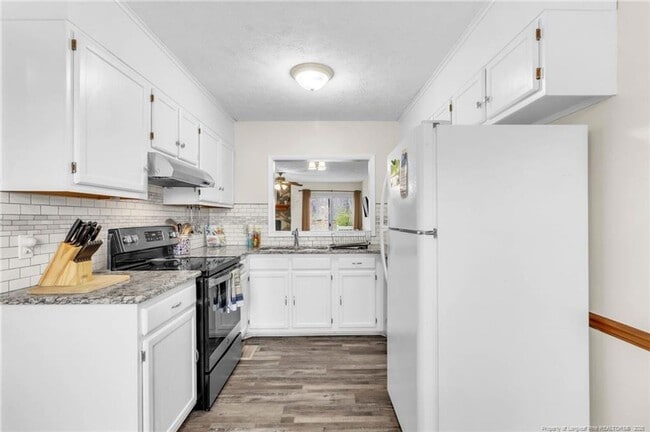 Building Photo - 2 Bedrooms 2.5 Bathrooms Townhouse