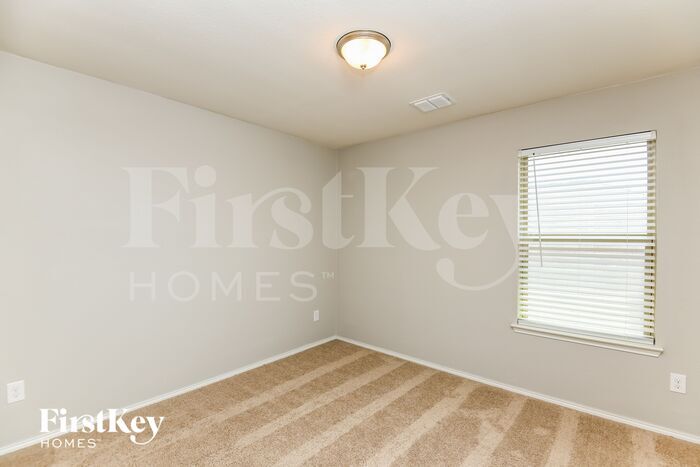 Building Photo - 5836 Japonica St