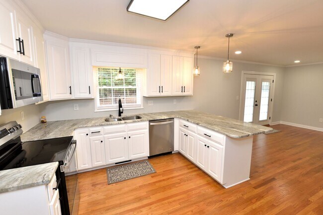 Building Photo - 3645 Shenandoah Dr