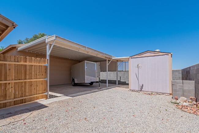 Building Photo - "Well Maintained 2-Bedroom, 2 Bathroom hom...