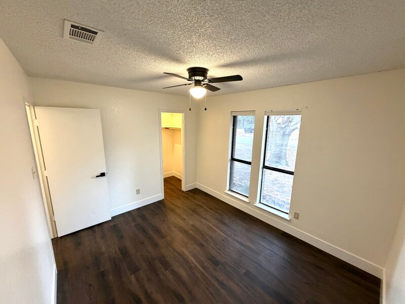 Building Photo - 800 Nicole Dr