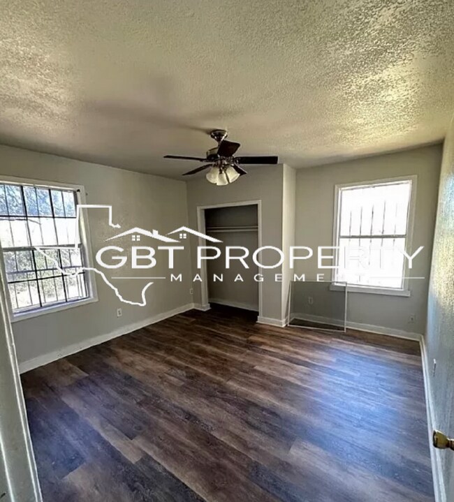 Building Photo - 10765 TX-16