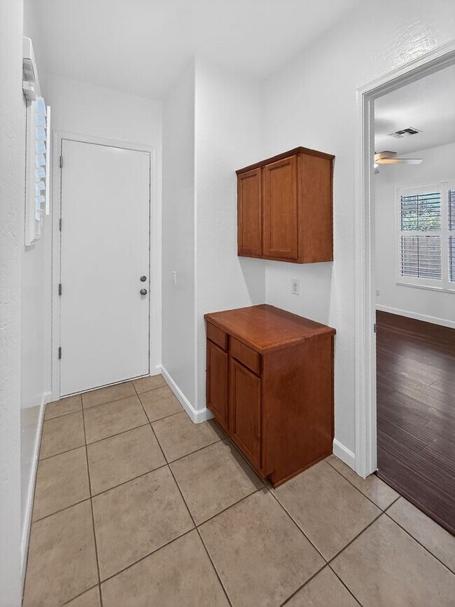 Building Photo - Spacious 3 car garage home at Paseo Trail!