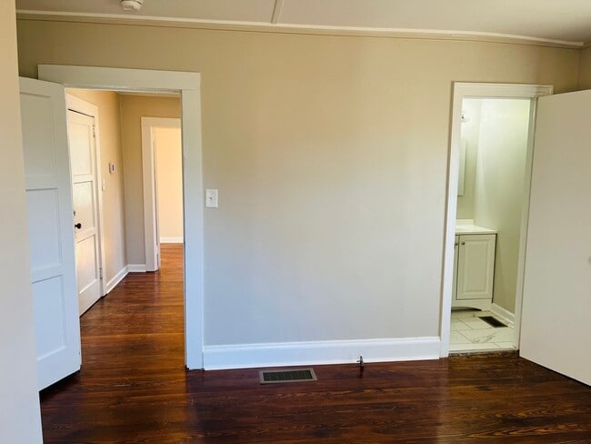 Building Photo - Wow! Renovated 3 bedroom home in Fairburn! Must See!