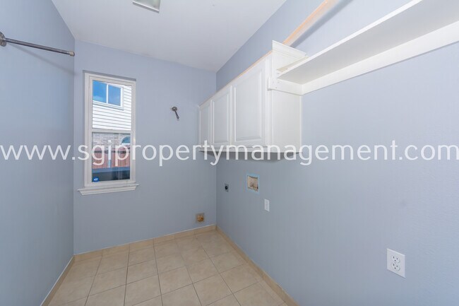 Building Photo - 6001 Pinwood Cir