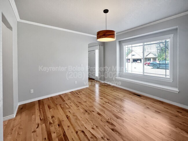 Building Photo - 345 E Kite Dr