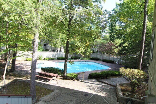 Building Photo - 6 Lyle Ct