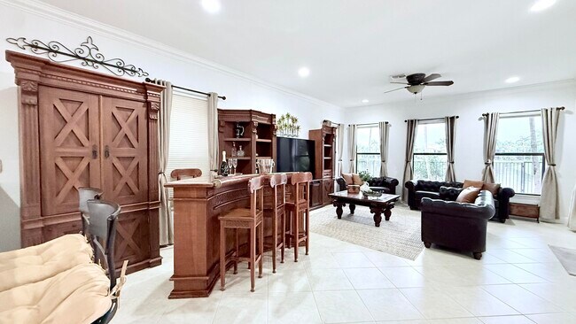 Building Photo - 10703 Versailles Blvd