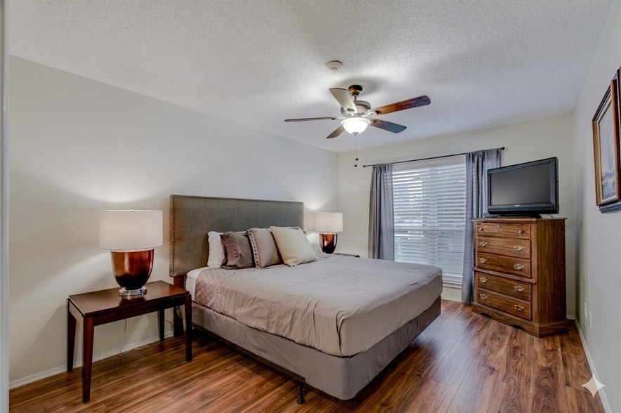 Bedroom 1 Poolside - 631 Cimarron Trl