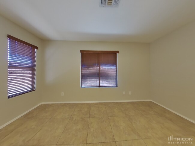 Building Photo - 43780 Elm Dr