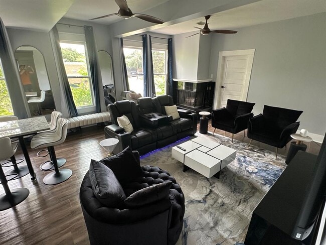 Building Photo - 3210 Hampton Rd