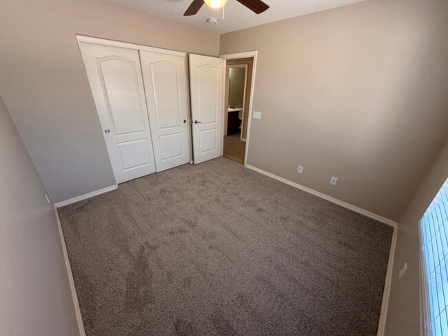 Building Photo - 12354 W Glenrosa Ave