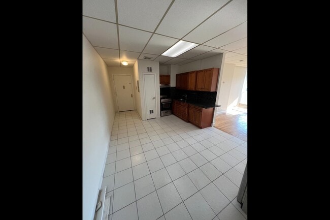 Building Photo - 308 Maple Ave