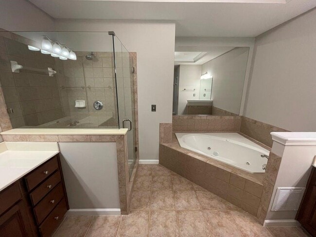 Building Photo - 12785 Doe Dr