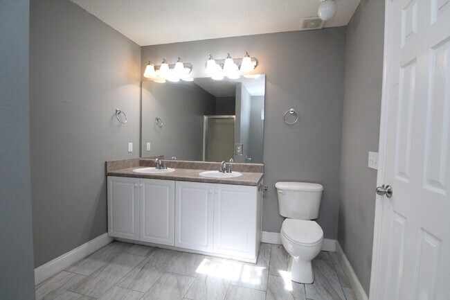 Building Photo - Southwest Pensacola 3BD/2BA with Fenced Ya...